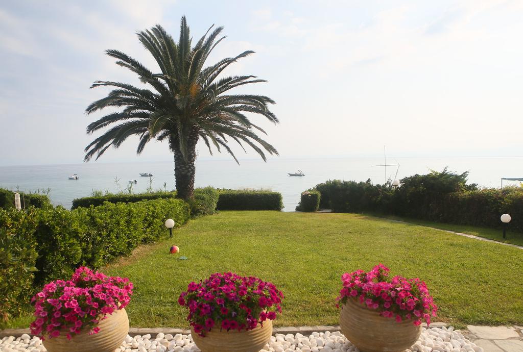 Beach Front Chanioti Polychrono Exterior photo